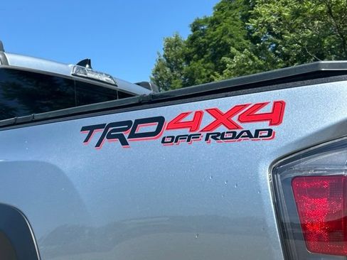 Used 2023 Toyota Tacoma TRD Off-Road w/ Technology Package AWD/4WD image 19