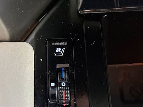 Used 2020 Lexus GX 460 Premium w/ Premium Package image 18