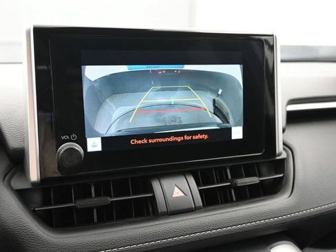 Used 2025 Toyota RAV4 XLE FWD image 18