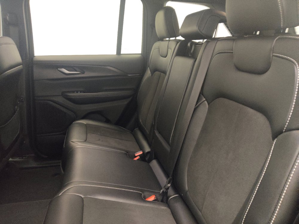Used 2023 Jeep Grand Cherokee Altitude RWD image 18