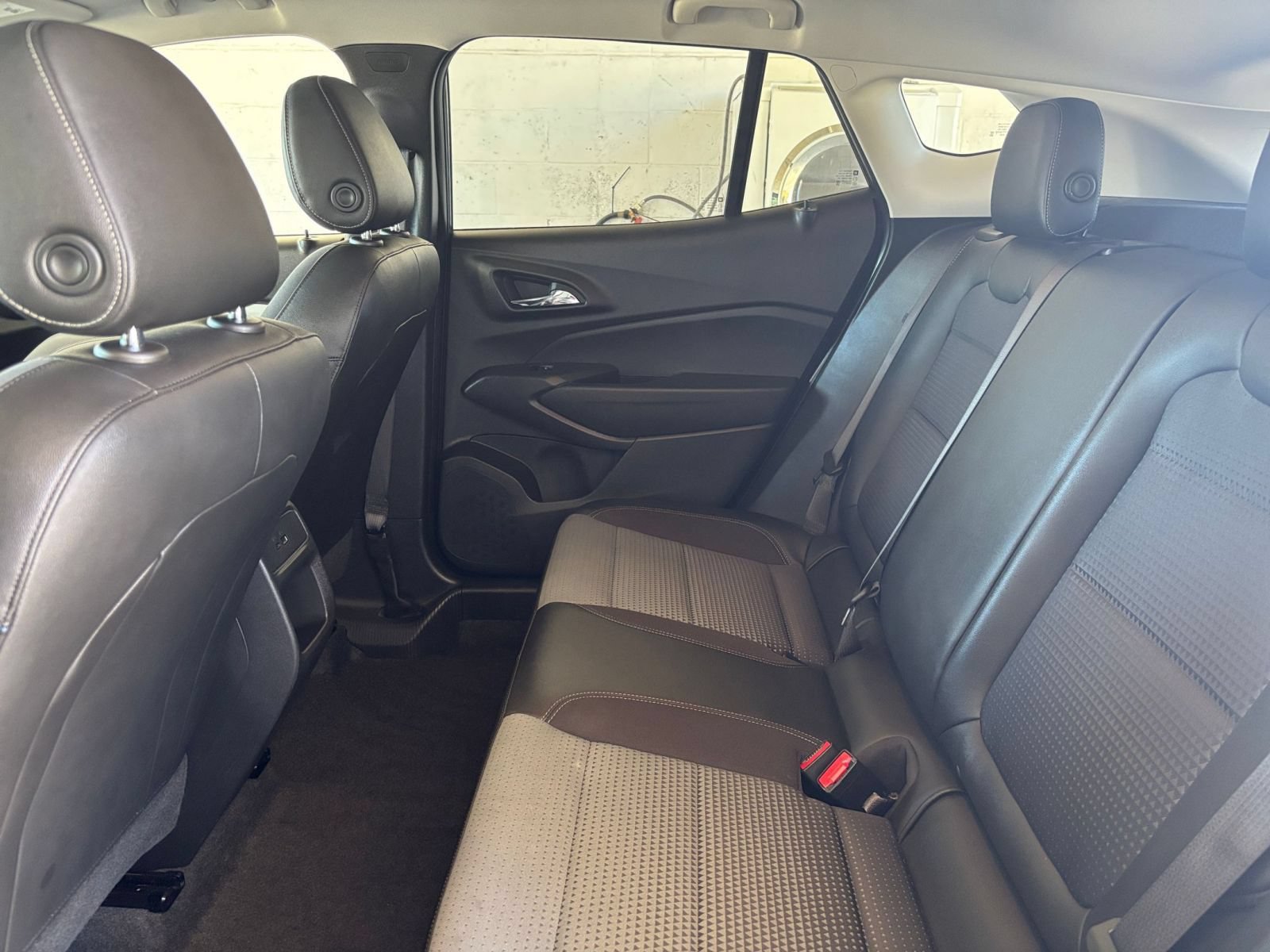 Used 2025 Chevrolet Trax LT FWD image 24