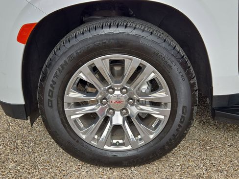 Used 2021 GMC Yukon Denali w/ Advanced Technology Package AWD/4WD image 11