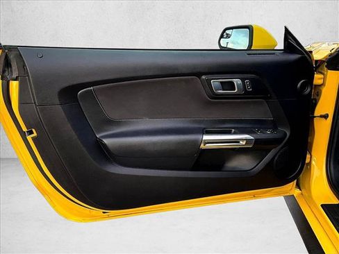 Used 2018 Ford Mustang Coupe RWD image 17