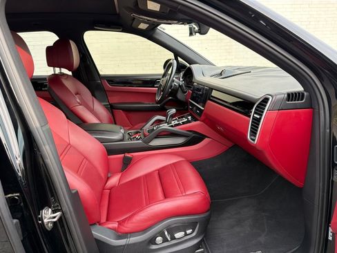 Used 2019 Porsche Cayenne AWD/4WD image 12