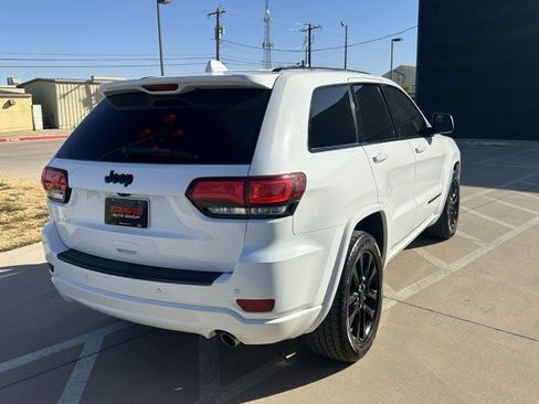 Used 2018 Jeep Grand Cherokee Altitude image 9