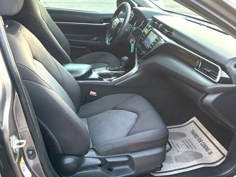 Used 2018 Toyota Camry LE FWD image 12