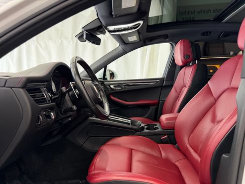 Certified 2024 Porsche Macan Turbo AWD/4WD image 5