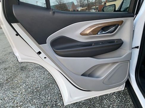 Used 2021 GMC Terrain SLE w/ Driver Convenience Package image 16