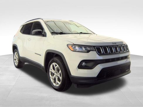 Used 2024 Jeep Compass Latitude AWD/4WD image 12