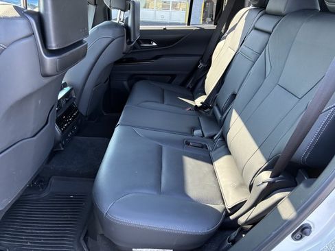 Used 2024 Lexus LX 600 4WD w/ Luxury Package image 13