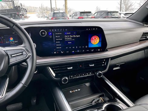 Used 2025 Chevrolet Suburban Z71 w/ Z71 Off-Road Package image 18