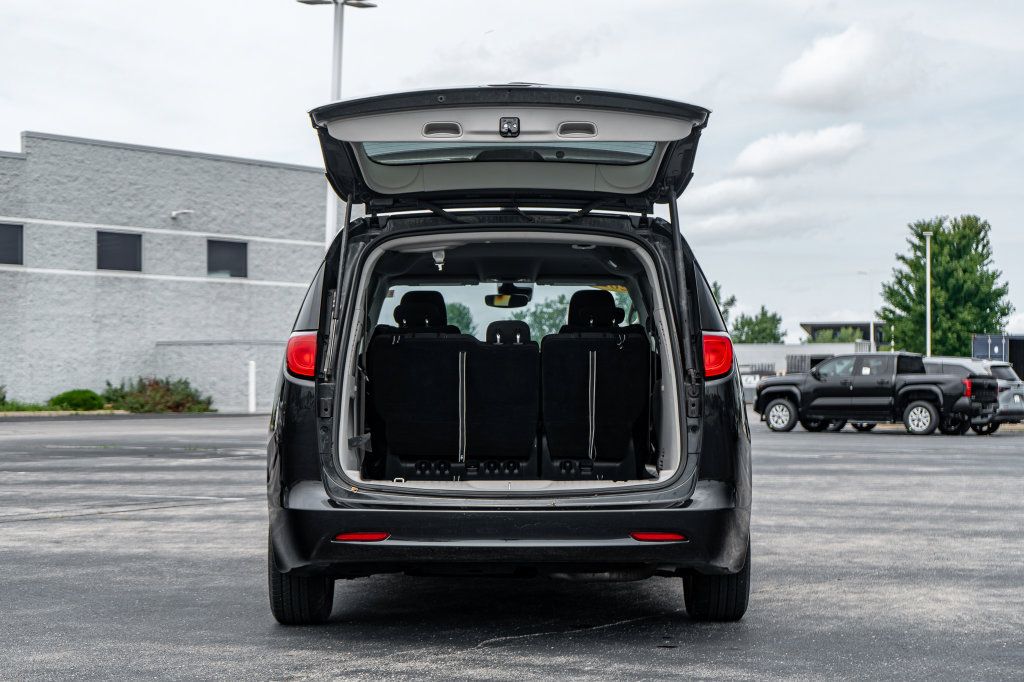 Used 2023 Chrysler Voyager LX FWD image 10