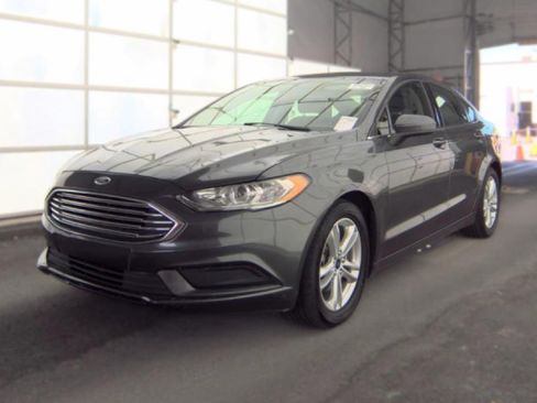 Used 2018 Ford Fusion SE w/ Fusion SE Technology Package FWD image 1
