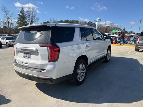 Used 2022 GMC Yukon SLT w/ SLT Premium Package image 9