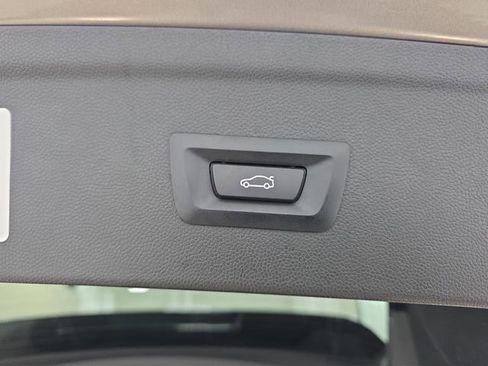 Certified 2025 BMW iX xDrive50 image 33