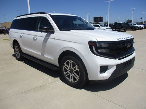Used 2025 Ford Expedition Max Active AWD/4WD image 8