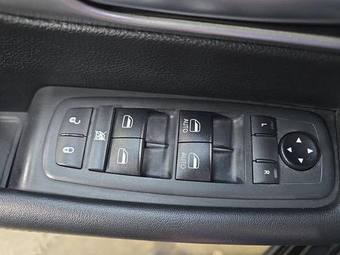 Used 2018 Chrysler Pacifica Touring Plus w/ S Appearance Package FWD image 30