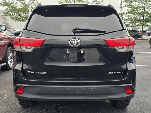 Used 2019 Toyota Highlander XLE AWD/4WD image 6