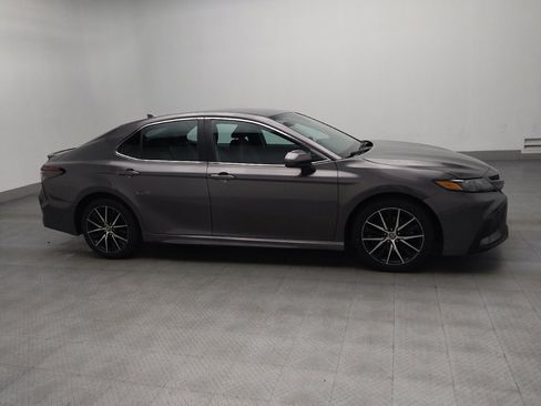 Used 2021 Toyota Camry SE image 11