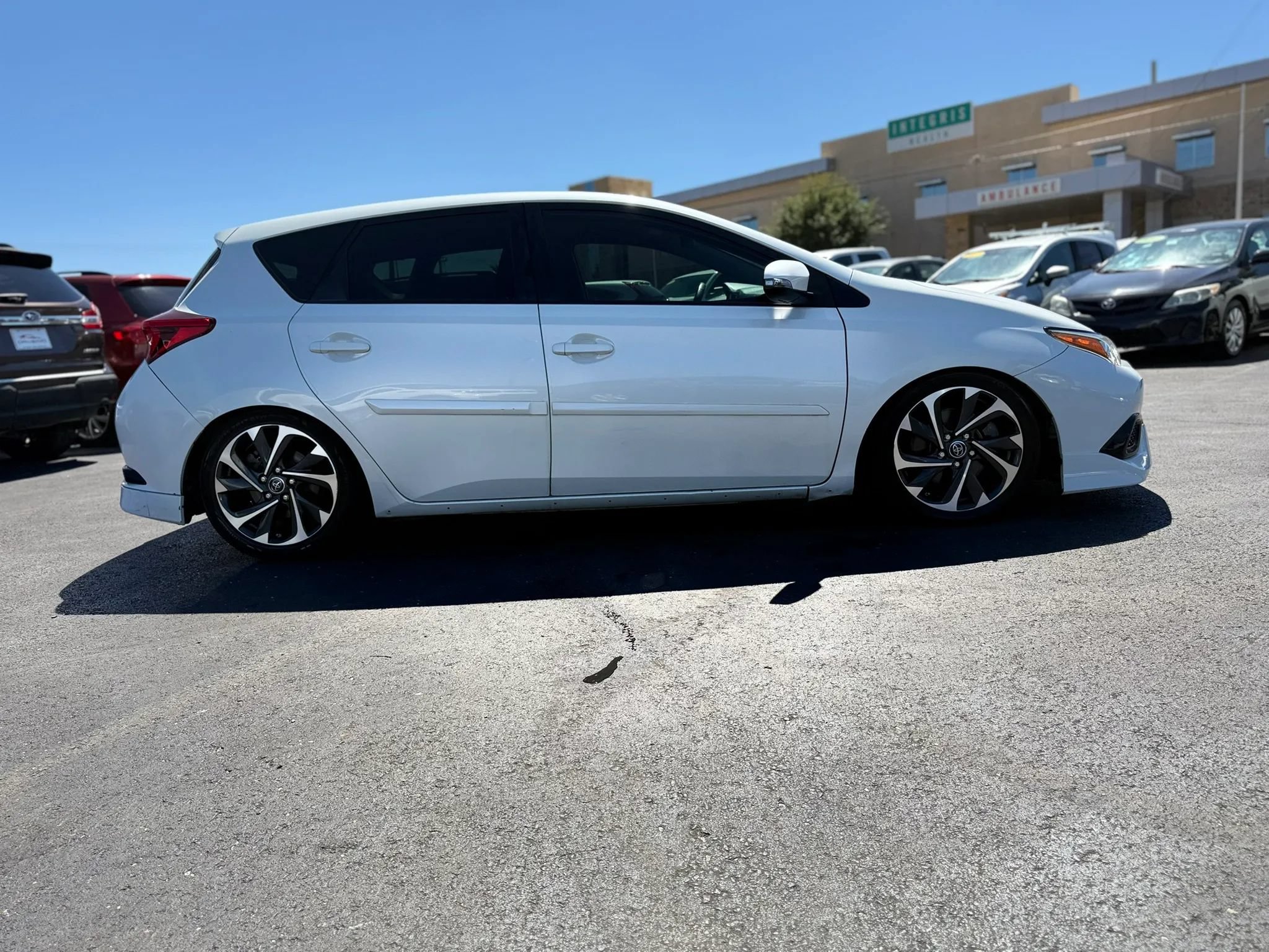 Used 2017 Toyota Corolla iM w/ Carpet Mat Package FWD image 2