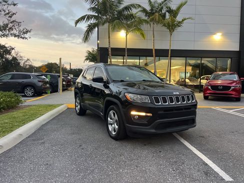Used 2021 Jeep Compass Latitude image 5