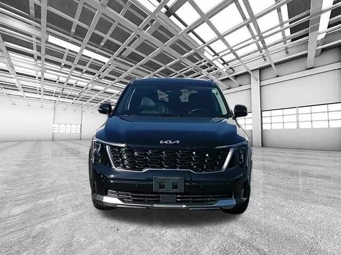 Certified 2025 Kia Sorento S image 9