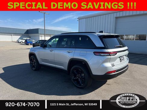 New 2025 Jeep Grand Cherokee Limited w/ Luxury Tech Group II image 5