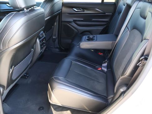 Used 2025 Jeep Grand Cherokee Altitude image 21