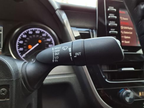 Used 2021 Toyota Camry SE image 19