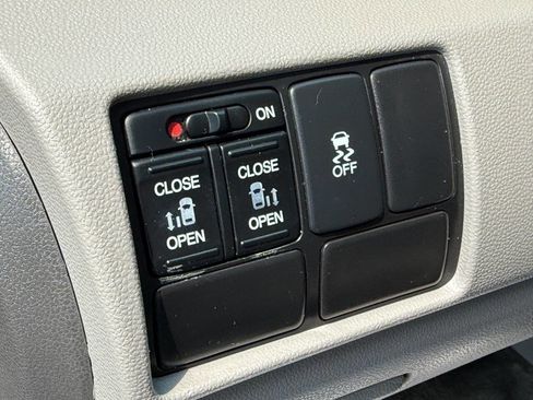 Used 2016 Honda Odyssey SE image 14