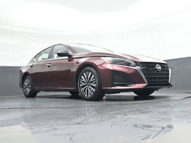 Used 2025 Nissan Altima 2.5 SV FWD image 30