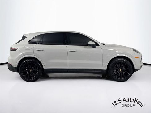 Used 2023 Porsche Cayenne Platinum Edition AWD/4WD image 8