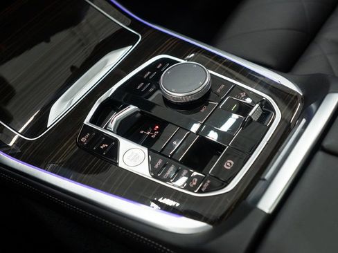 Used 2025 BMW X7 xDrive40i image 27