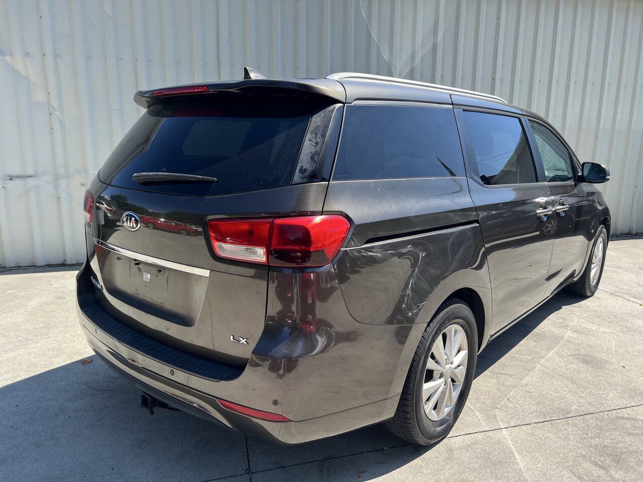 Used 2016 Kia Sedona LX w/ LX Convenience Package FWD image 3