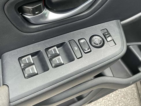 Used 2025 Honda Pilot Sport image 16