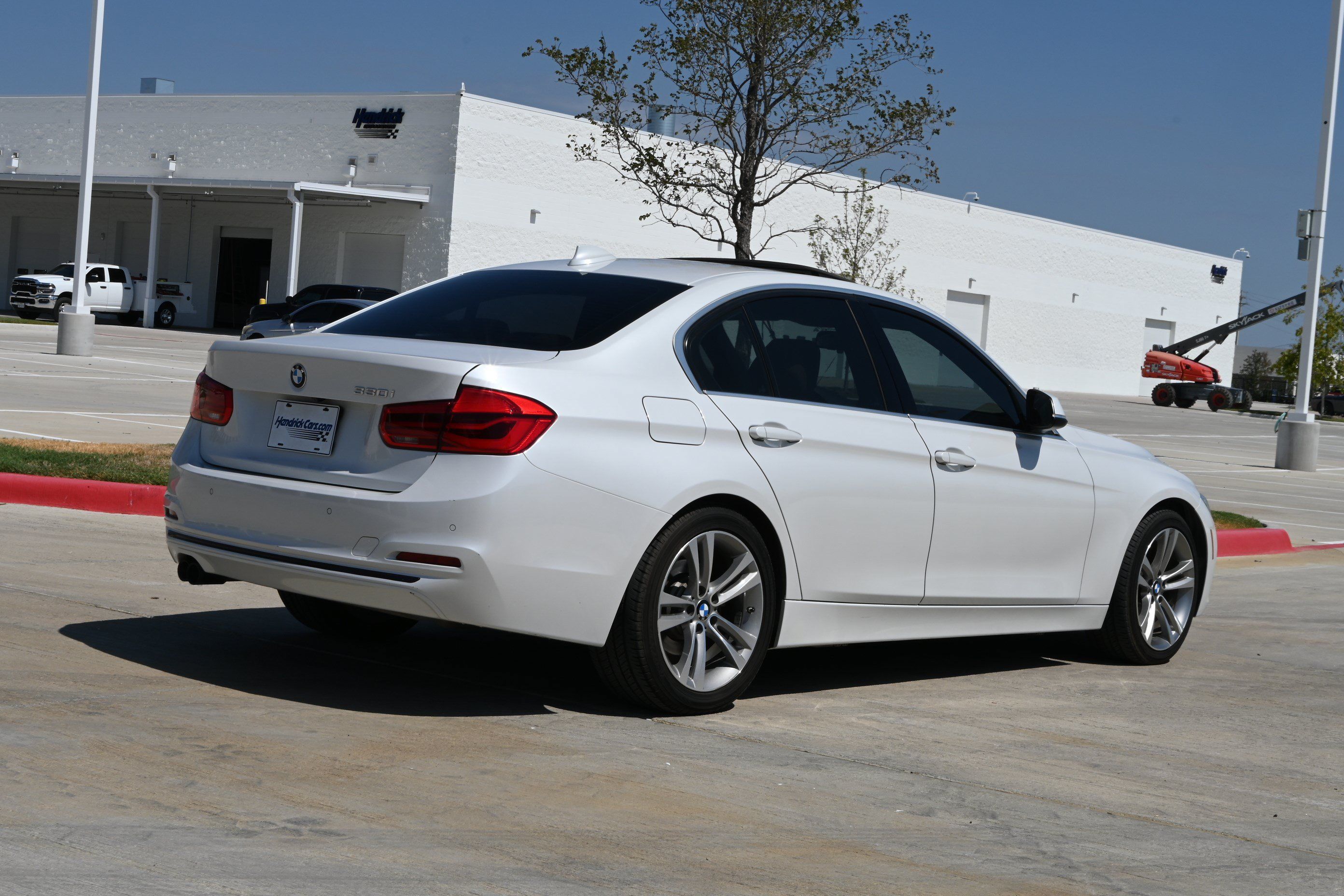 Used 2017 BMW 330i Sedan RWD image 8