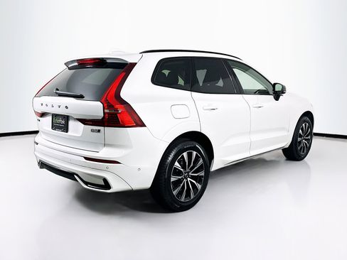 Used 2025 Volvo XC60 B5 Plus image 9