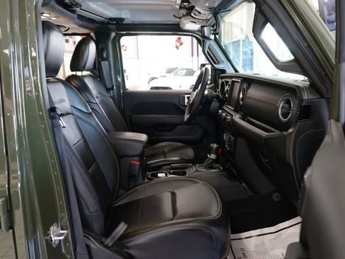 Used 2023 Jeep Wrangler Unlimited Sahara w/ Dual Top Group AWD/4WD image 43