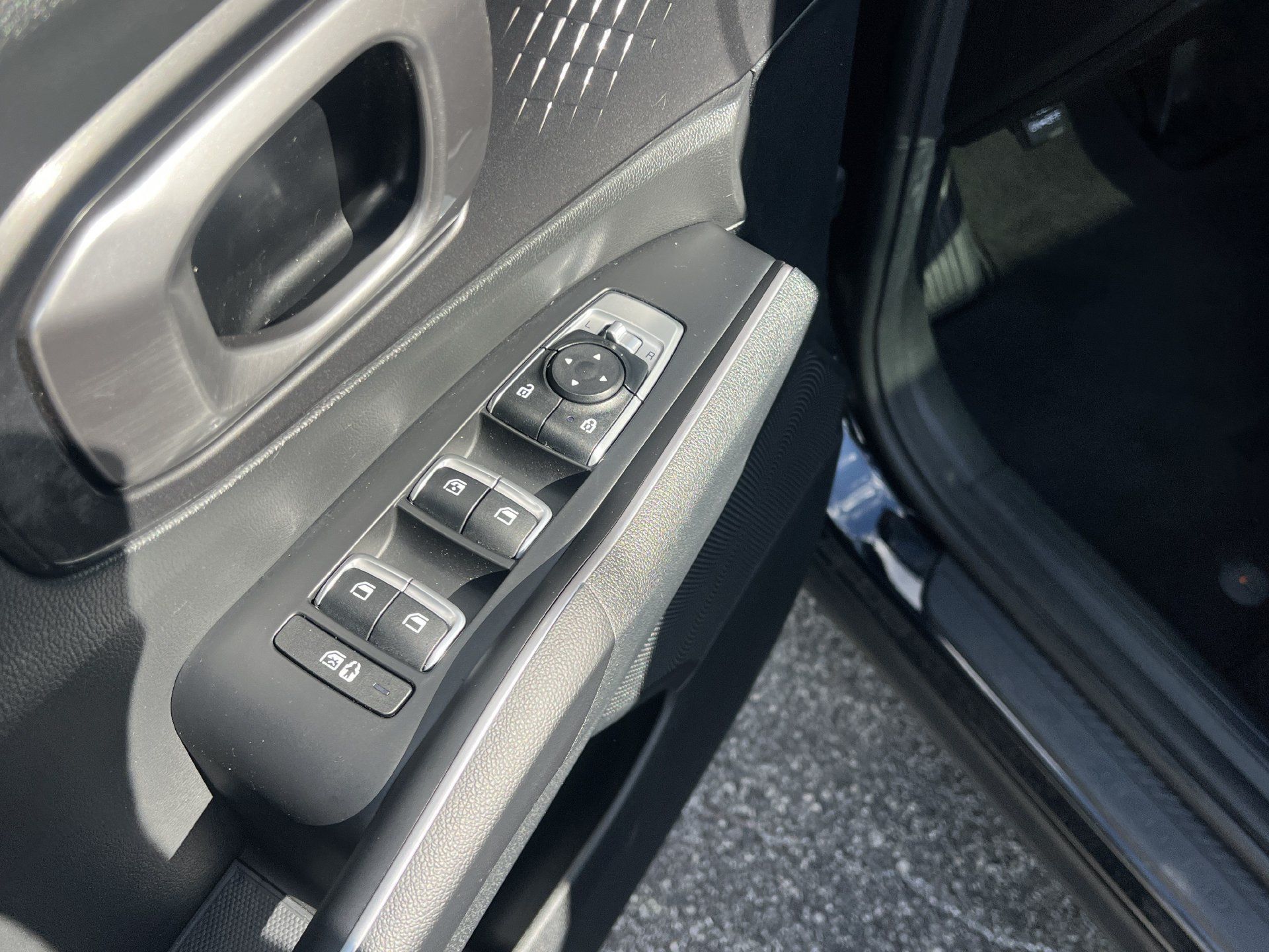 Used 2023 Kia Sorento S w/ Panoramic Sunroof Package FWD image 16