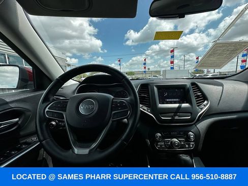 Used 2019 Jeep Cherokee Latitude Plus w/ Trailer Tow Group FWD image 11