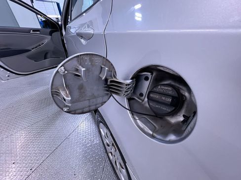 Used 2016 Hyundai Accent SE FWD image 35