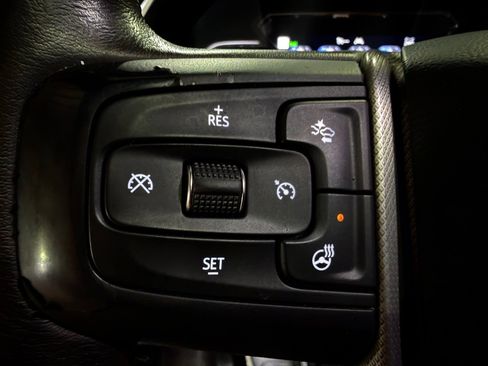 Used 2021 GMC Yukon XL Denali w/ Denali Ultimate Package AWD/4WD image 32