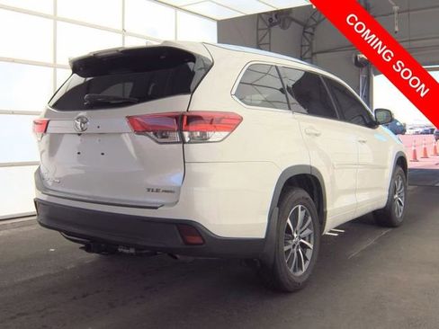 Used 2017 Toyota Highlander XLE w/ Protection Package #3 AWD/4WD image 2