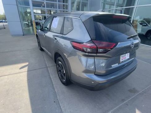 Used 2025 Nissan Rogue SV AWD/4WD image 8