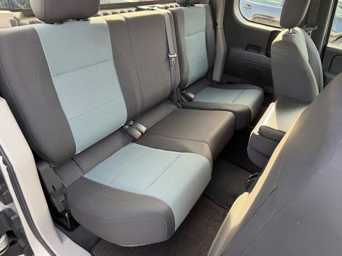 Used 2004 Nissan Titan XE image 12