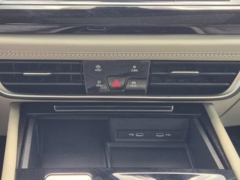 Used 2024 Volkswagen Atlas SE FWD image 18