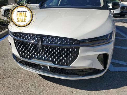 Used 2024 Lincoln Nautilus Reserve image 11