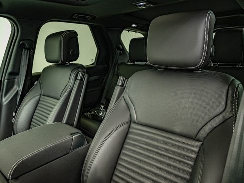 New 2026 Land Rover Discovery Dynamic SE image 30