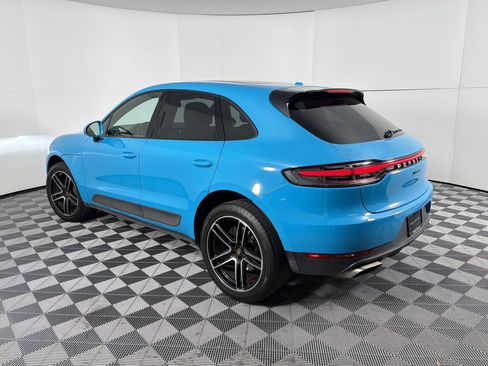 Certified 2021 Porsche Macan image 3