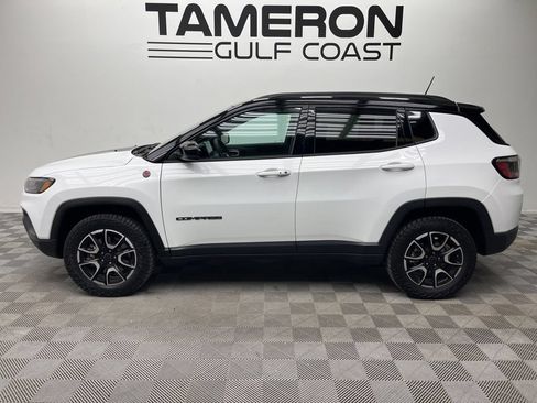 Used 2025 Jeep Compass Trailhawk AWD/4WD image 6